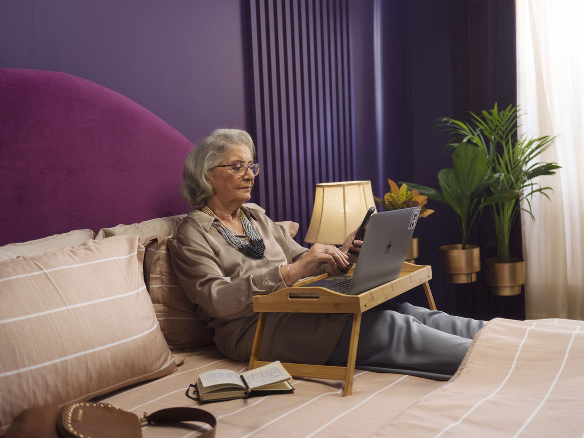 Screens before sleep: how blue light alters brainwaves and sleep quality